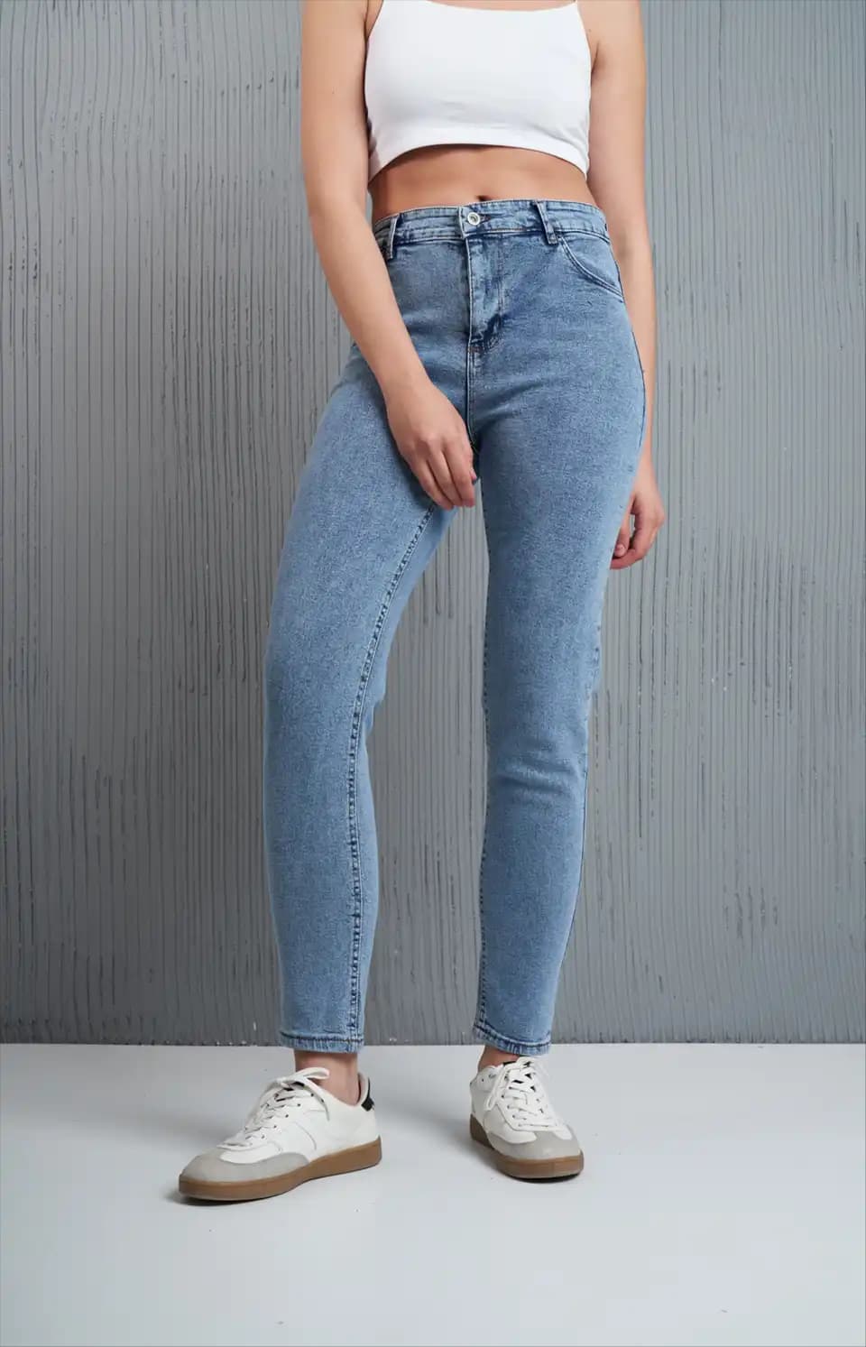 Jean Pantolon Modelleri ve Trendleri: Moda Dünyasında Zamansız Şıklık