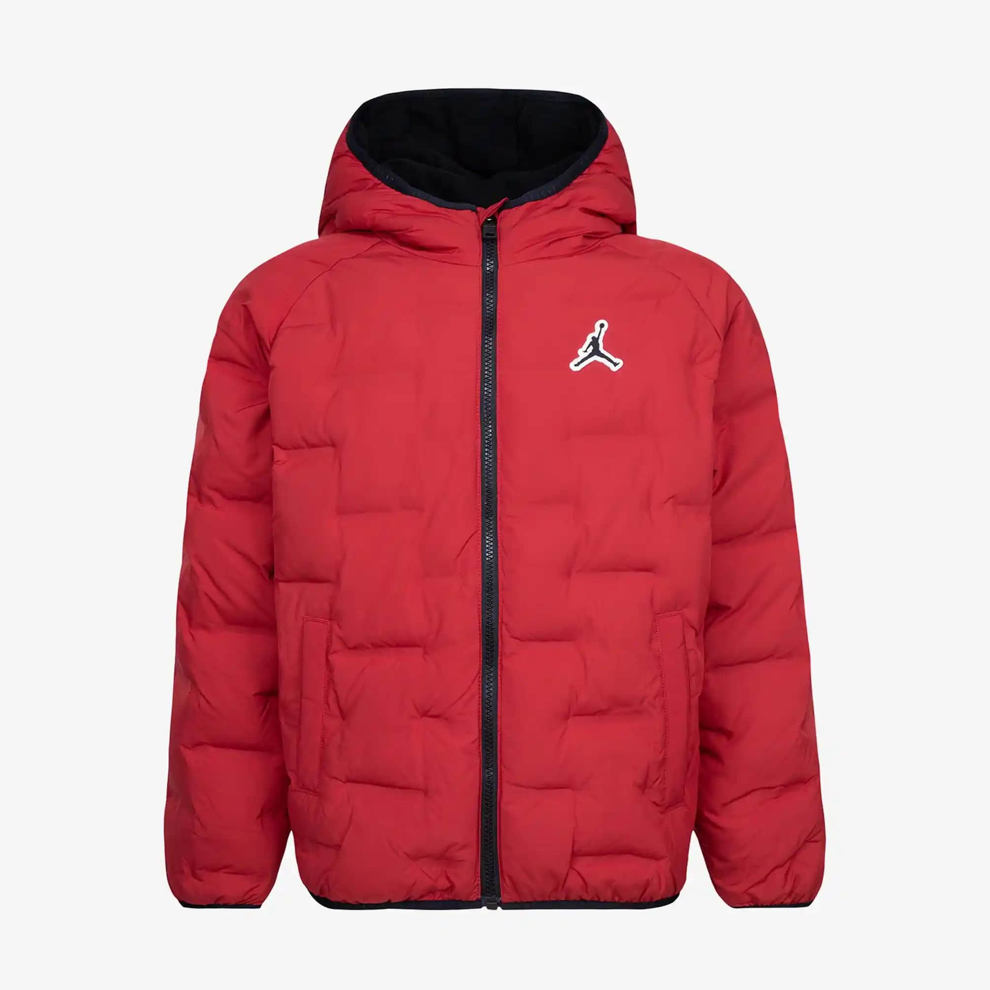 Jordan Kırmızı Mont: Modern ve Şık Tasarımıyla Kış Modasının En Çarpıcı Parçası