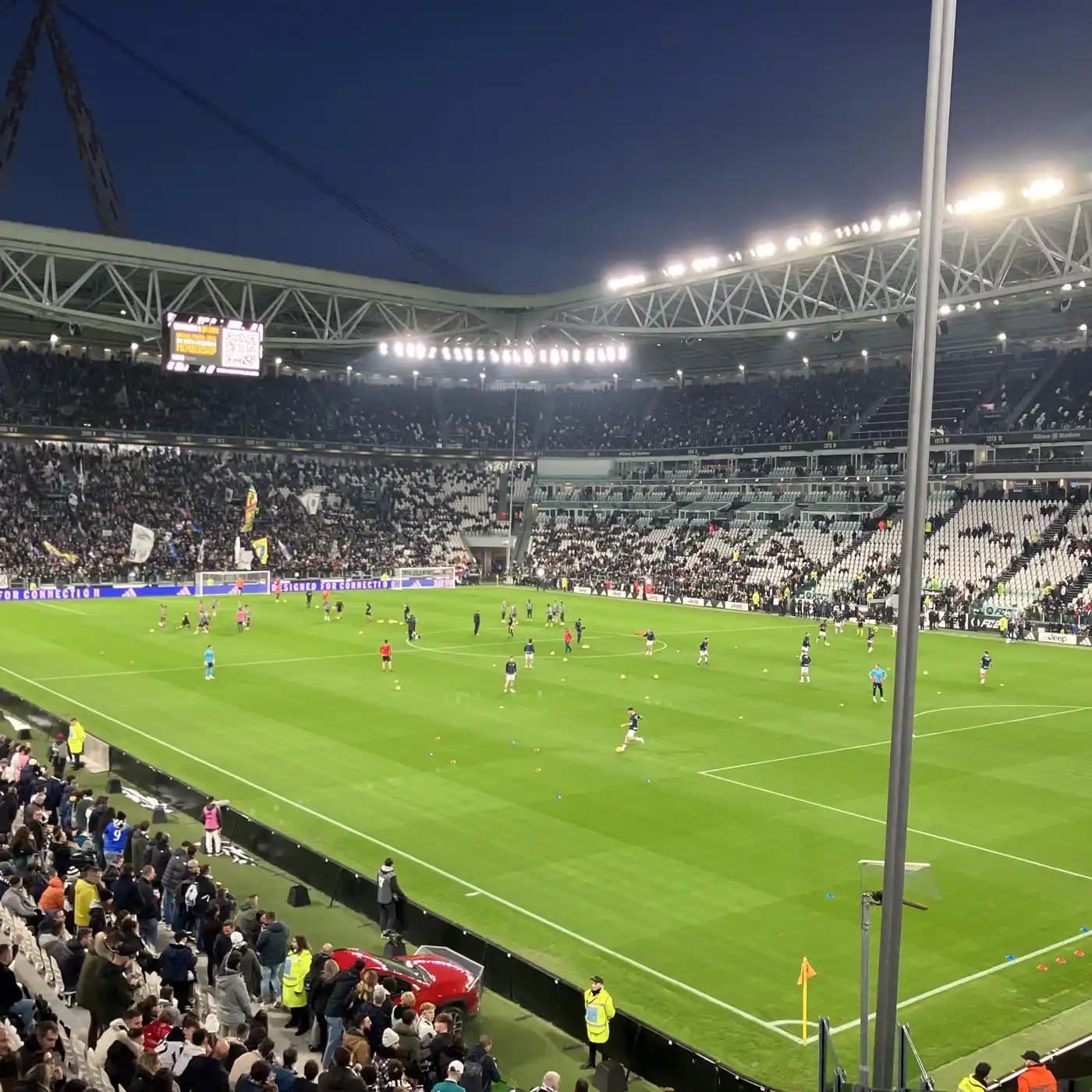 Juventus'un modern ve şık formaları: spor modasının ikonları ve yenilikçi tasarımlar