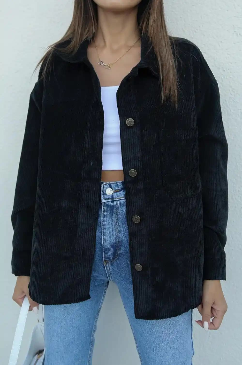 Kadife Fitilli Gömlek: Moda Dünyasında Şıklığın Yeni Simgesi ve Kombin İpuçları