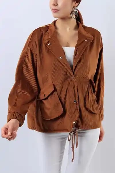 Kadife Montlar: Şıklık ve Konforu Bir Arada Sunan Modern Moda Parçaları