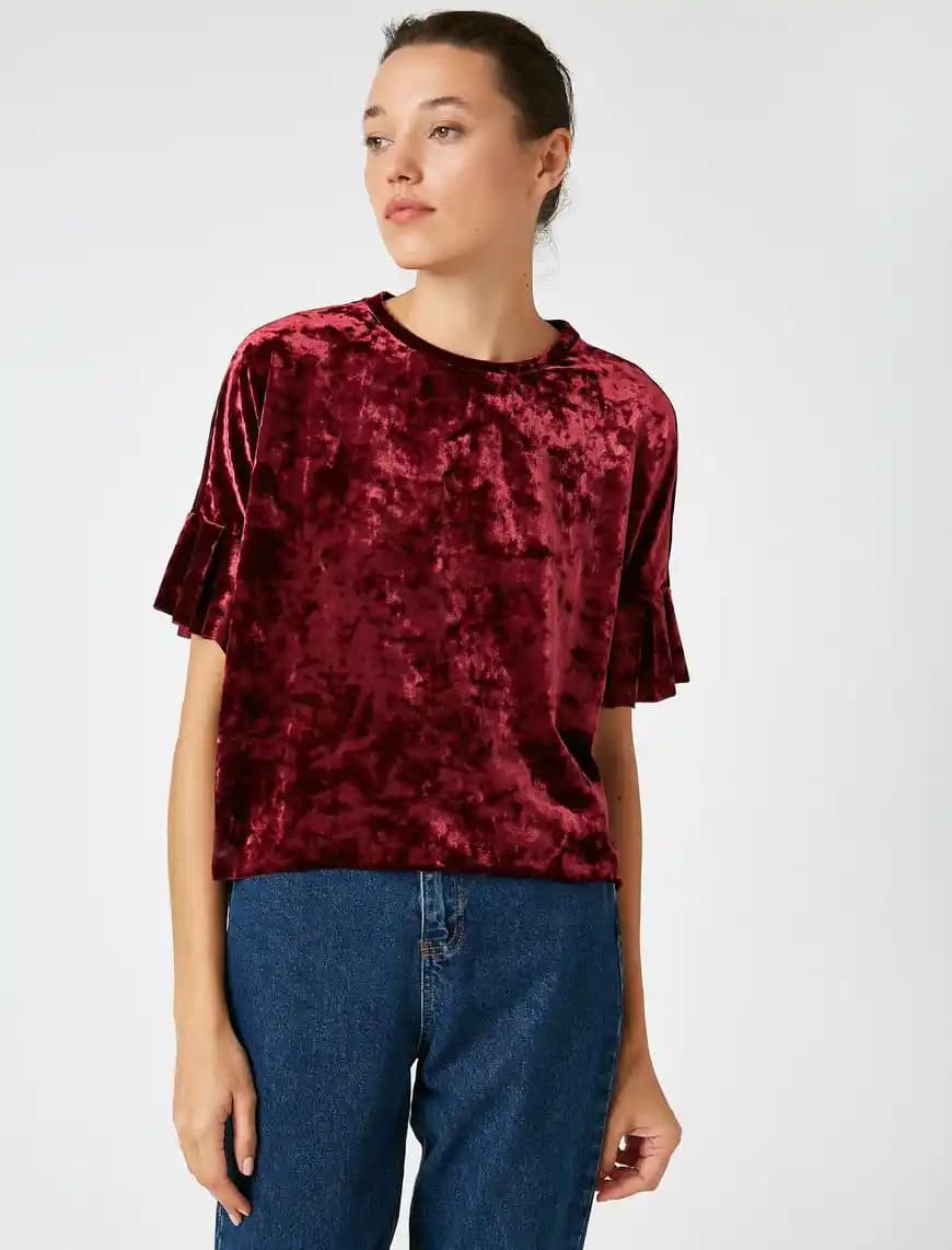 Kadife Tişörtler Moda Dünyasında Şıklık ve Rahatlığın Buluşması