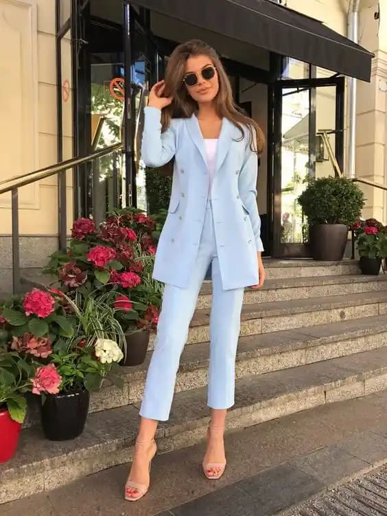 Kadın Ceket Kombinleriyle 2025 Moda Trendlerine Uygun Şık ve Fonksiyonel Stil Rehberi