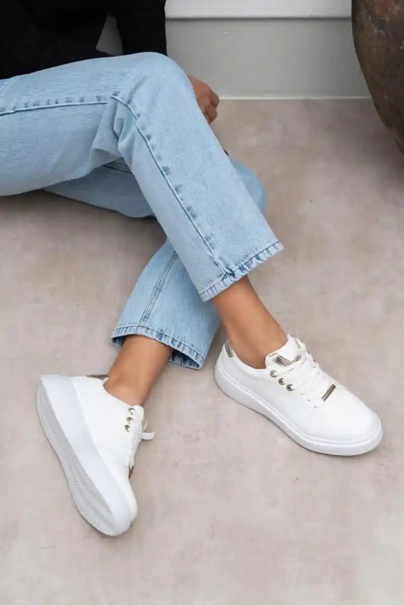 Kadın Düz Taban Ayakkabılar: Konfor ve Şıklığı Bir Arada Sunan Moda Seçenekleri