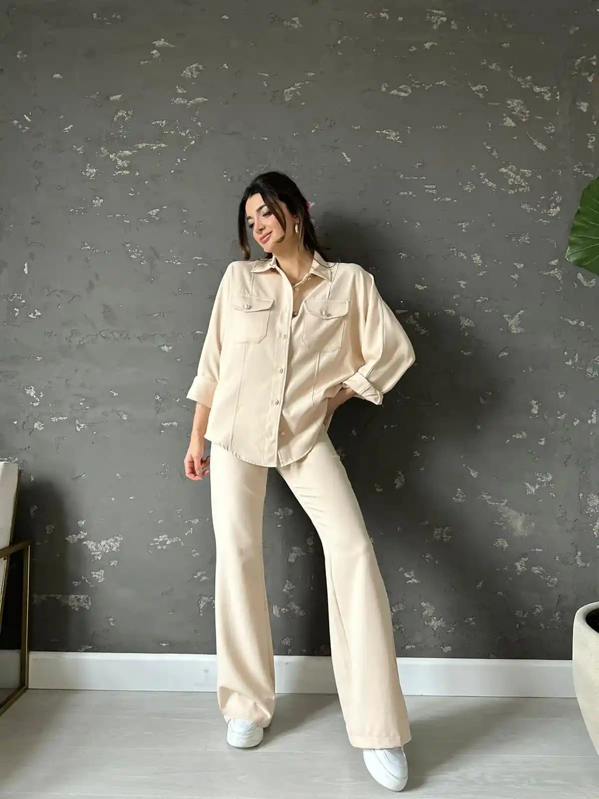 Kadın Gömlek ve Pantolon Takımı Modasında Güncel Trendler ve Stil İpuçları