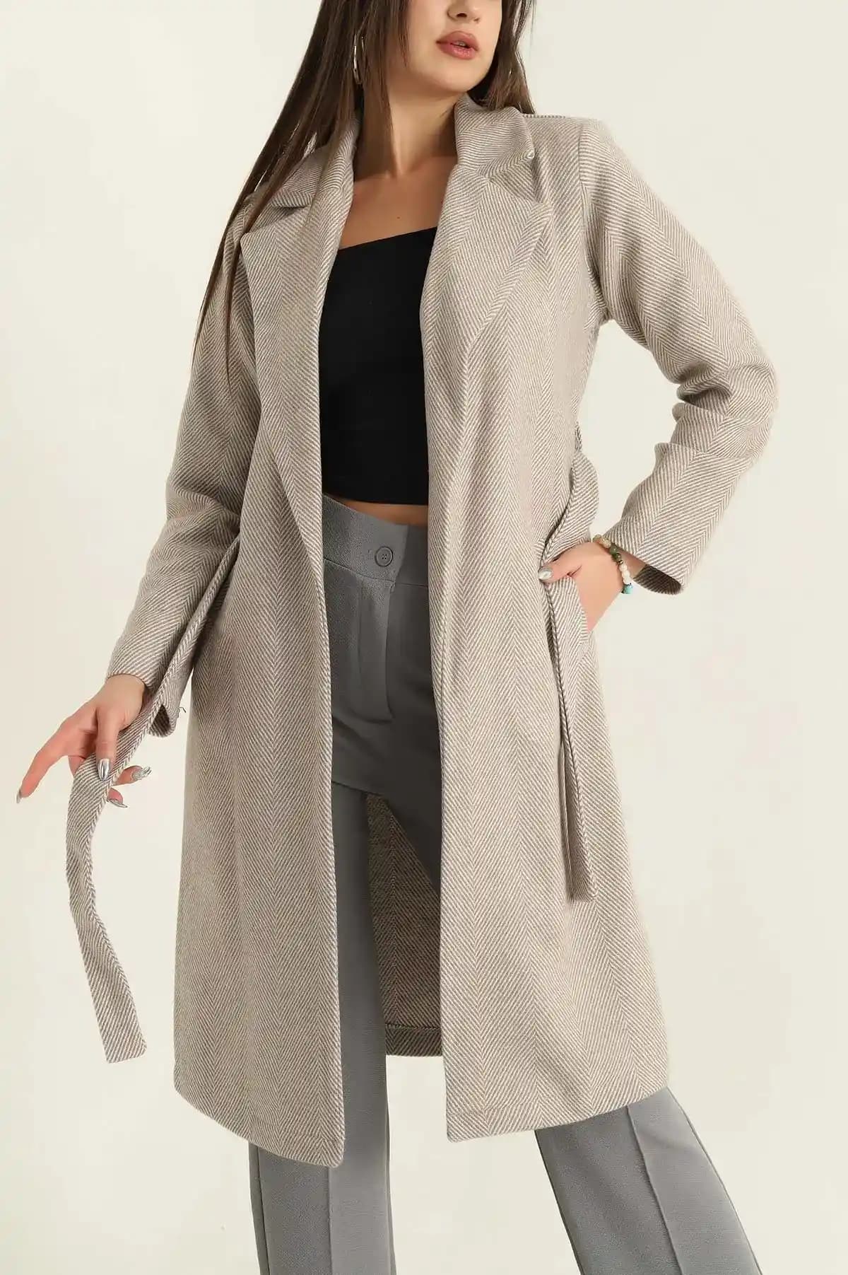 Kadın Kaşe Ceketler: Güncel Trendler ve Kombinasyon Önerileri