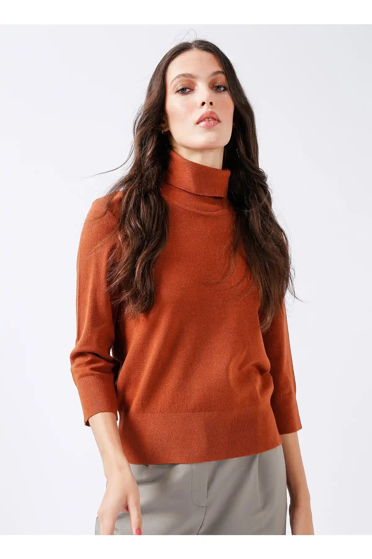 Kadın Kazak Modası: Şıklık ve Konforu Bir Arada Sunan Trend Koleksiyonlar