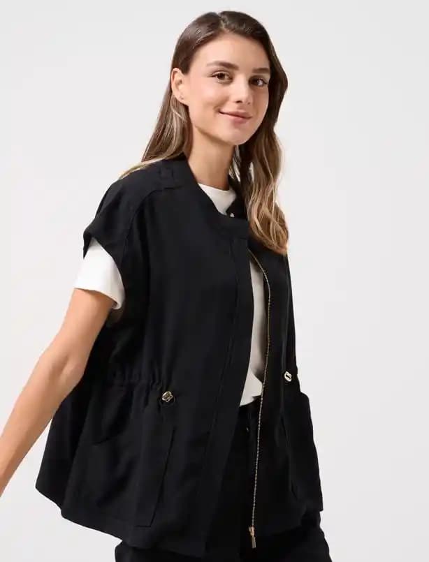 Kadın Modasında Gabardin Yelekler: Şıklık ve İşlevselliğin Modern Buluşması