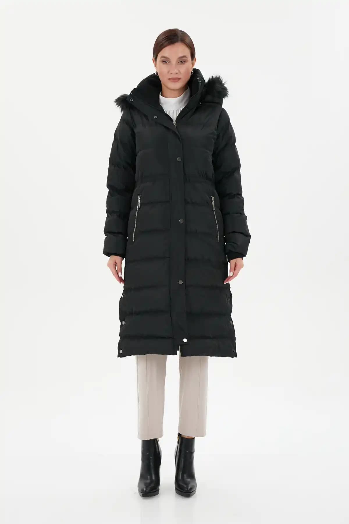 Kadın Montları: Moda ve Fonksiyonelliği Birleştiren Şık ve Dayanıklı Seçenekler