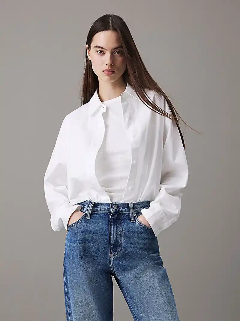 Kadın Oxford Gömlekleri: Zamansız Şıklık ve Modern Trendlerin Buluşması