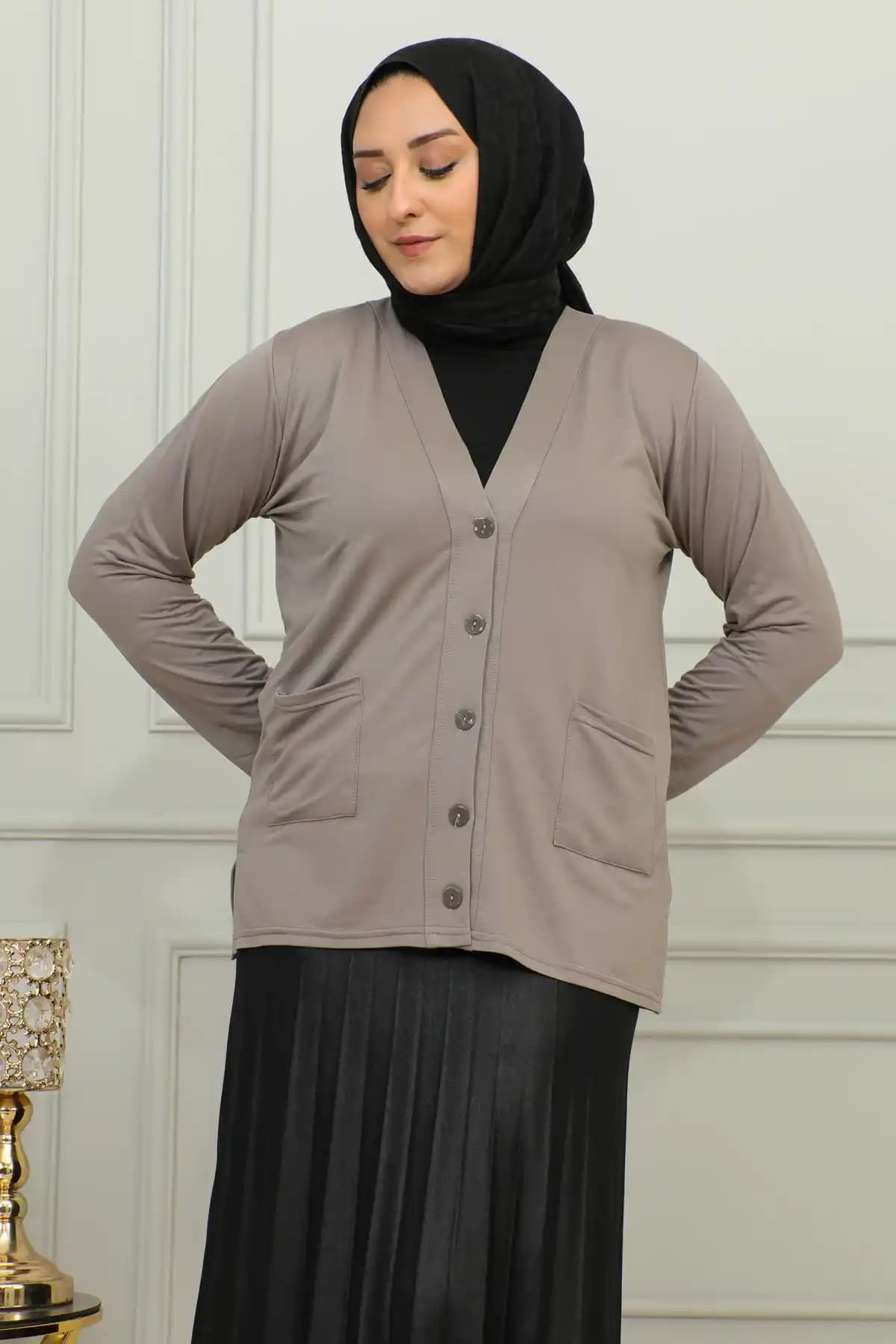 Kadın Penye Hırka: Şıklık ve Konforu Bir Arada Sunan Güncel Moda Parçası