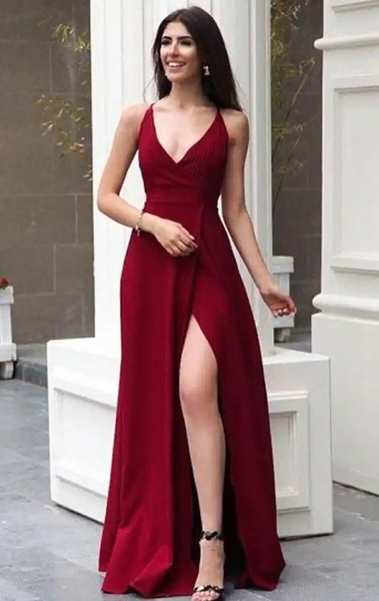 Kadın Şık Elbiseler: Güncel Trendler, Stil İpuçları ve Vücut Tipine Uygun Seçenekler