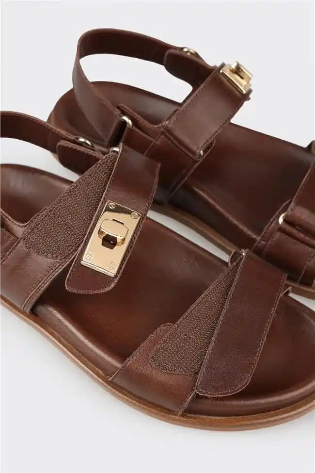 Kadın Spor Sandalet Modelleri ve Yaz Aylarında Şık ve Konforlu Seçenekler