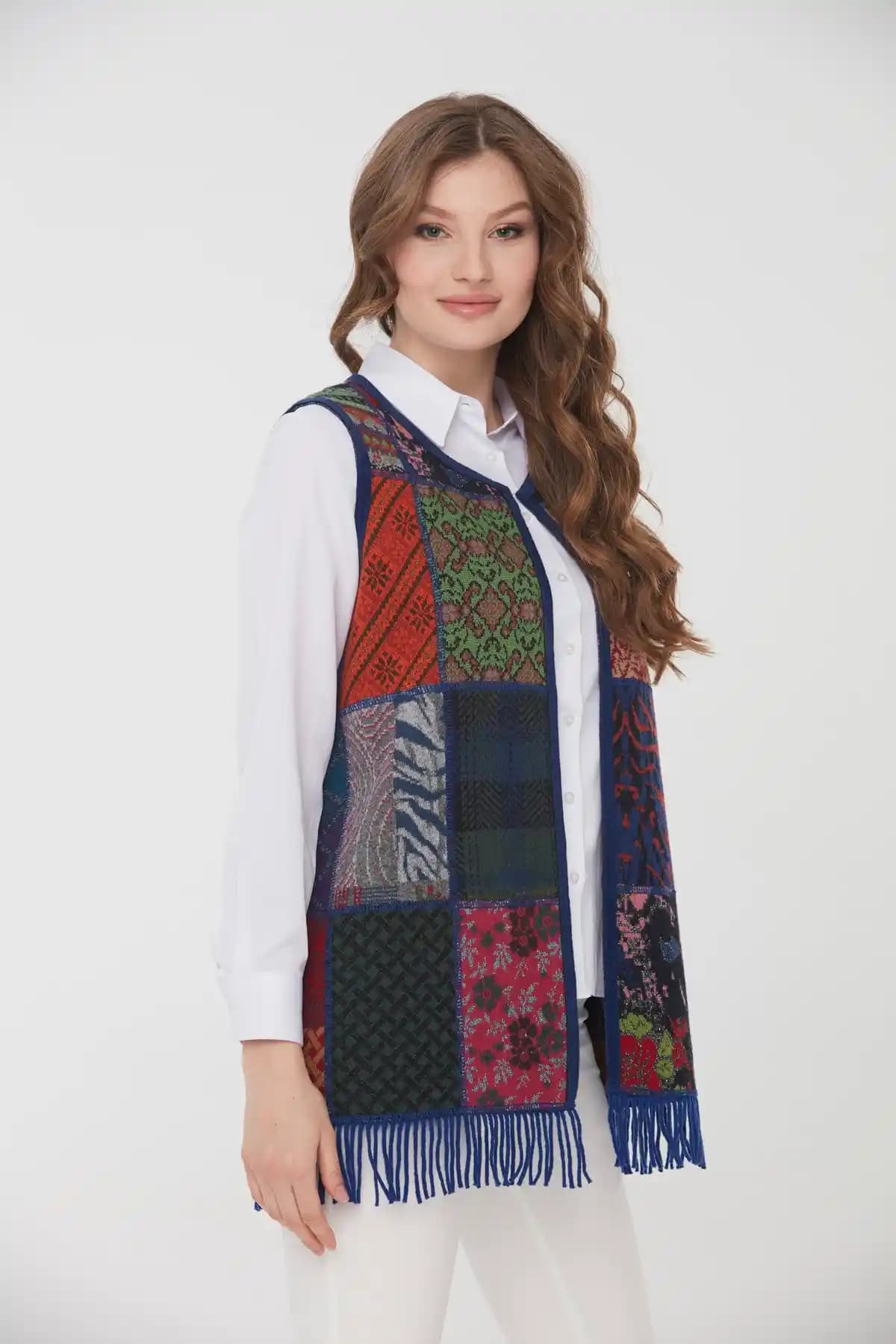 Kadın Yün Yelekleri Moda Dünyasında Zamansız Şıklığın Temsilcisi Oluyor