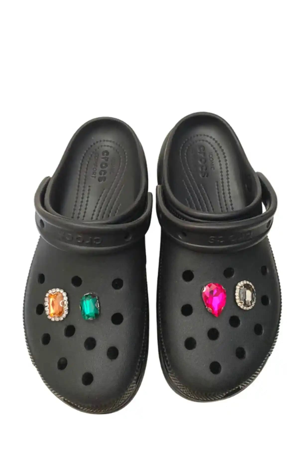 Kadınlar İçin Crocs Terlikler: Moda ve Konforun Birlikte Sunulduğu Tasarımlar