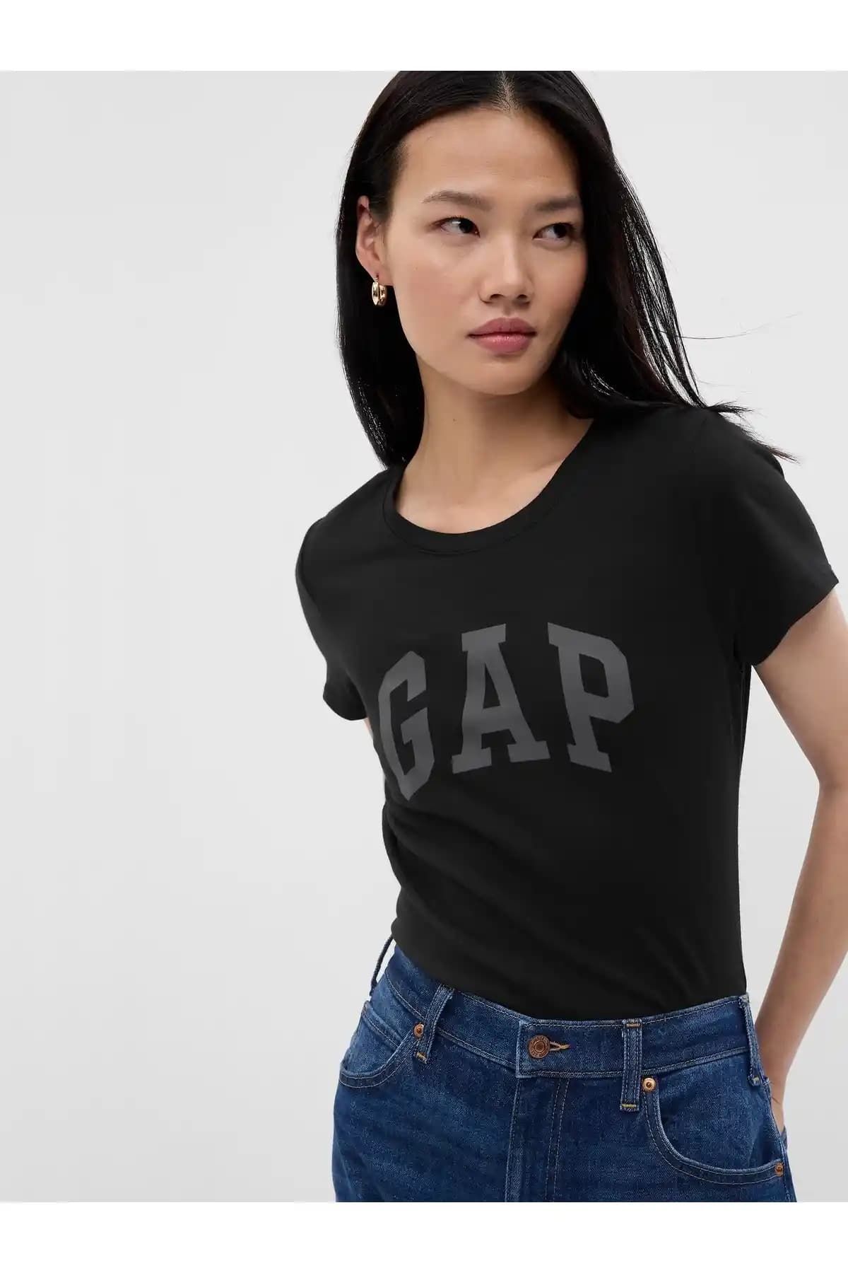 Kadınlar İçin Gap T-shirt Modası: Stil ve Konforu Bir Arada Sunan Parçalar