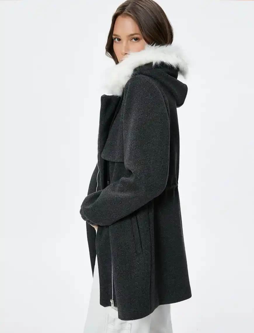 Kadınlar İçin Kapüşonlu Kabanlar: Moda ve Fonksiyonelliğin Birleştiği Güncel Trendler