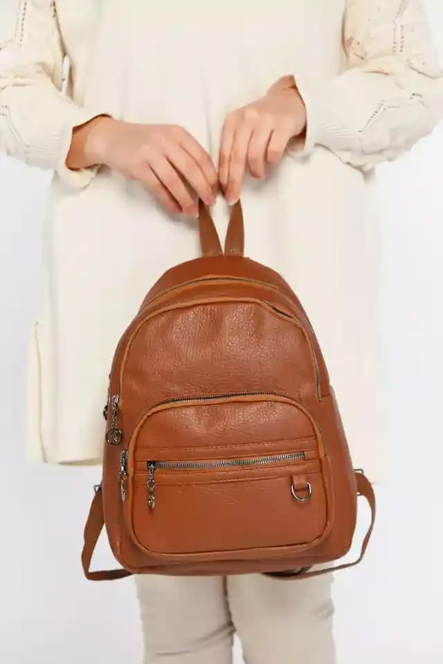 Kadınlar İçin Moda Trendlerine Uygun Sırt Çantası Modelleri ve Stil İpuçları