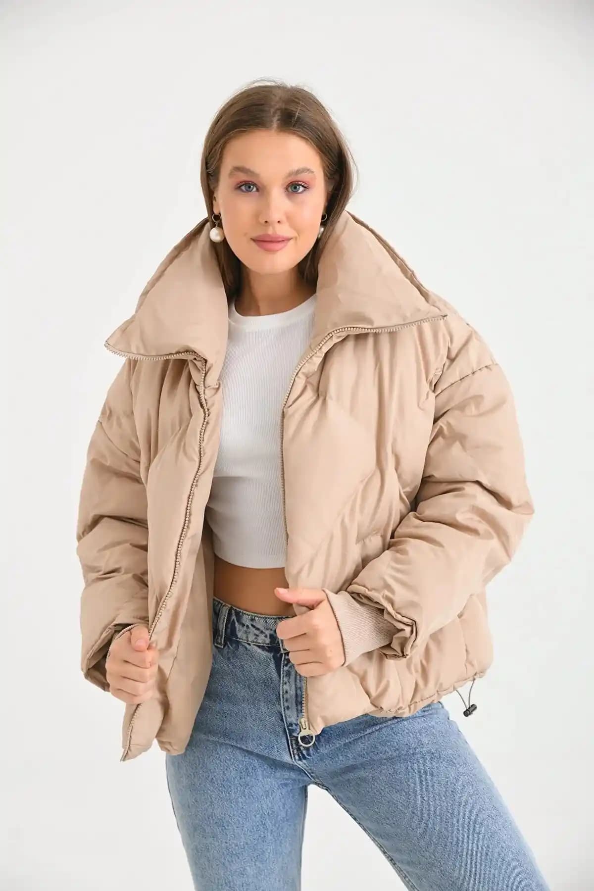 Kadınlar İçin Oversize Şişme Montlar: Moda ve Konforun Birleştiği Kış Koleksiyonu