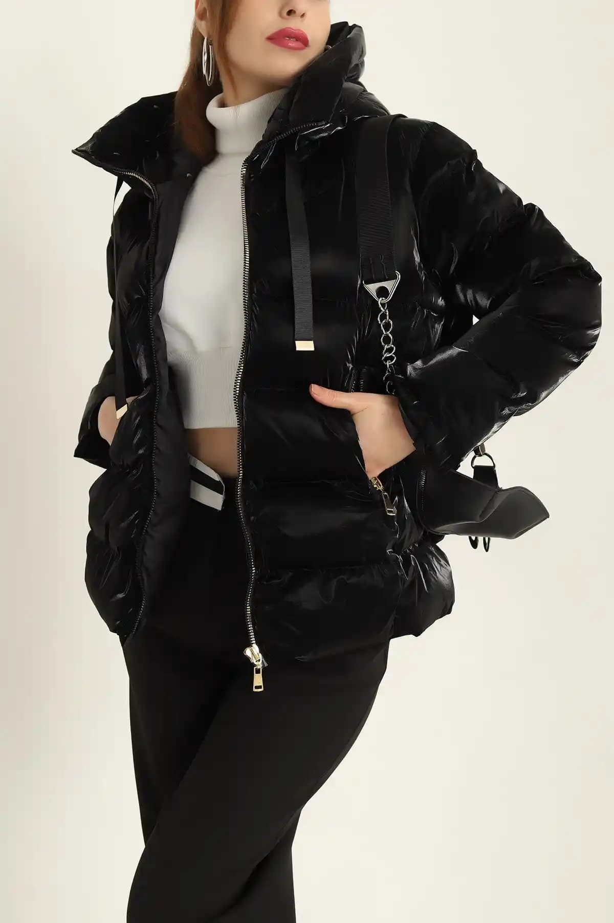 Kadınlar İçin Parlak Şişme Montlar: Moda ve Stil Trendleri Hakkında Kapsamlı Rehber