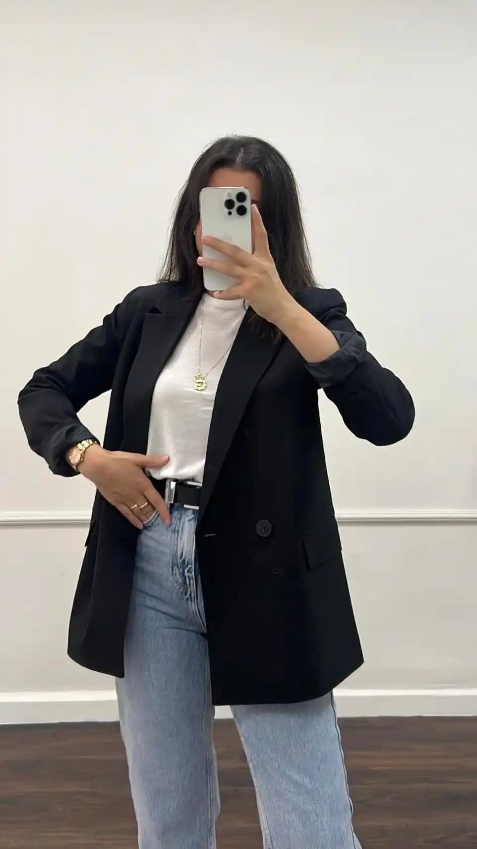 Kadınlar İçin Siyah Blazer Ceket Kombinasyonları ve Stil İpuçları
