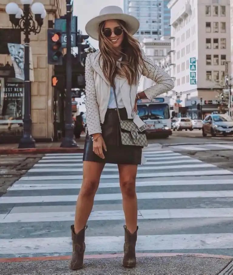 Kahve Bot Kombinleriyle Şıklık ve Tarz Yaratmanın Moda Rehberi