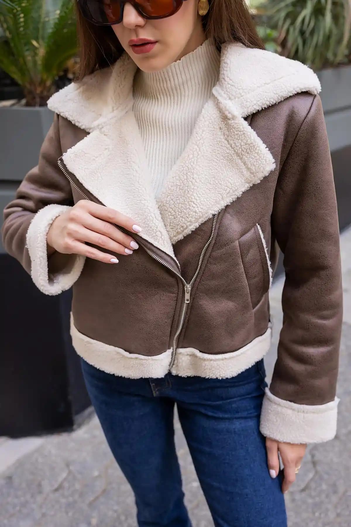 Kahverengi Kürklü Montlar Moda Trendleri ve Stil İpuçları 2024