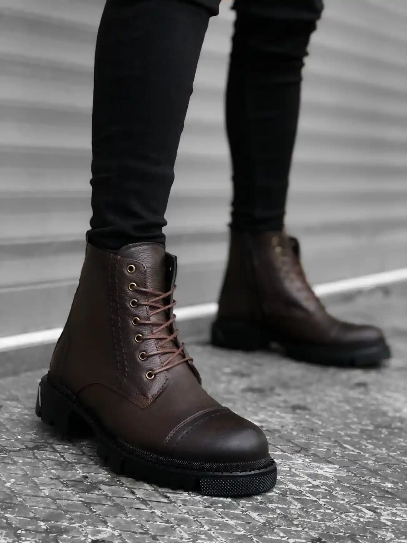 Kahverengi Yarım Botlar: Erkek Modasında Zamansız Şıklık ve Fonksiyonellik