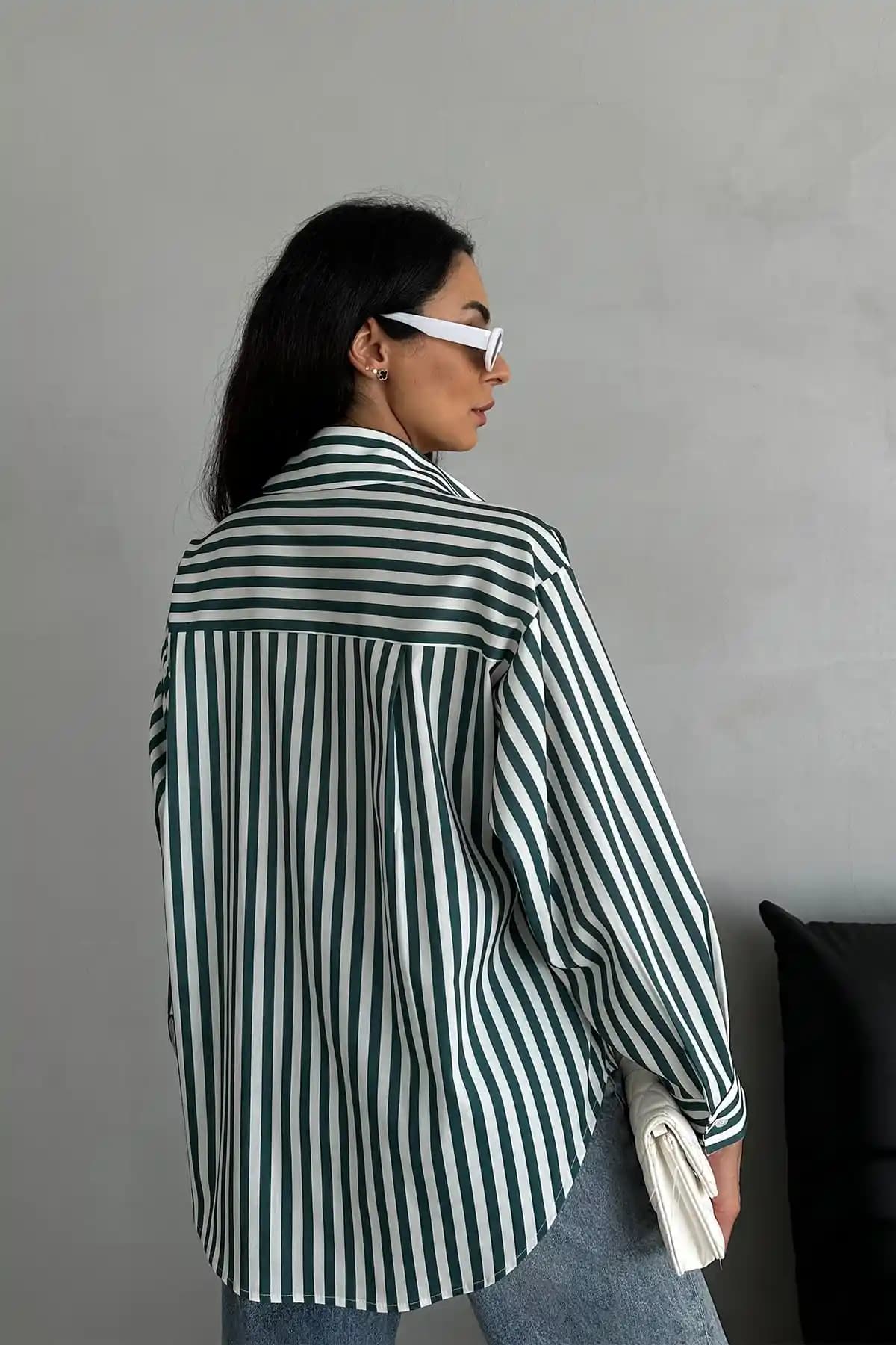 Kalın Çizgili Gömlekler Moda Dünyasında Zamansız Şıklığın Temel Parçası