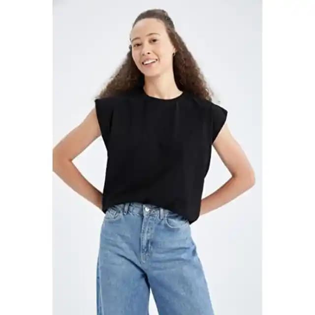 Kaliteli Basic Tişörtler: Moda ve Konforun En İyi Buluşması