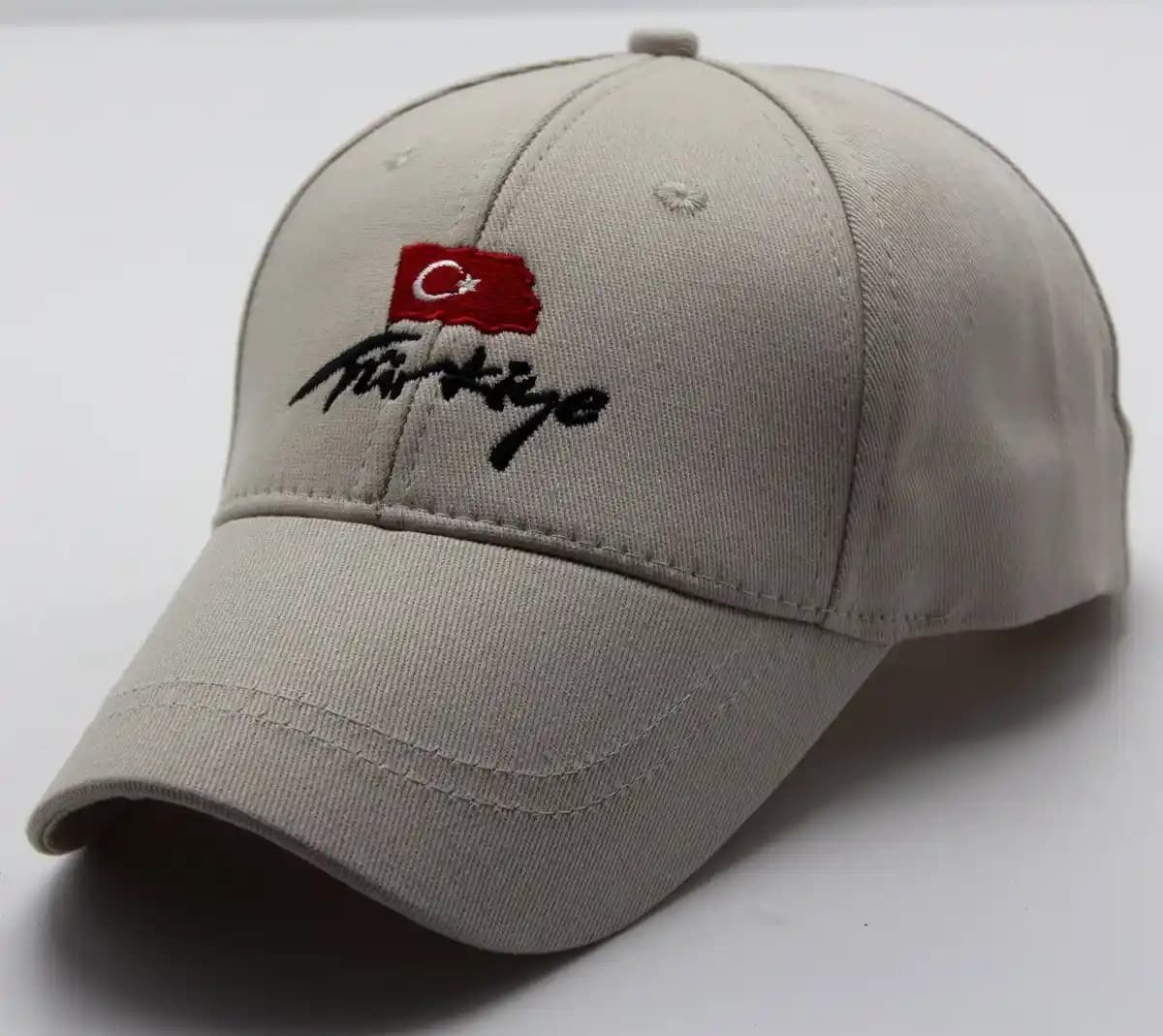 Kaliteli Şapka Seçimi: Moda ve Stilinizde Fark Yaratacak İpuçları