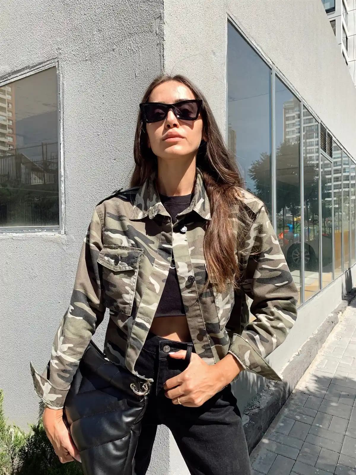 Kamuflaj Ceketler Moda Dünyasında Hem Fonksiyon Hem Stil Sunan Popüler Parçalar