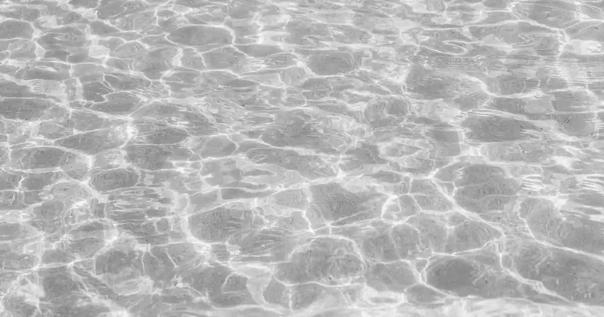 Kapalı Yazlık Elbiseler: Yaz Aylarında Şıklık ve Konfor Sunan Moda Seçenekleri