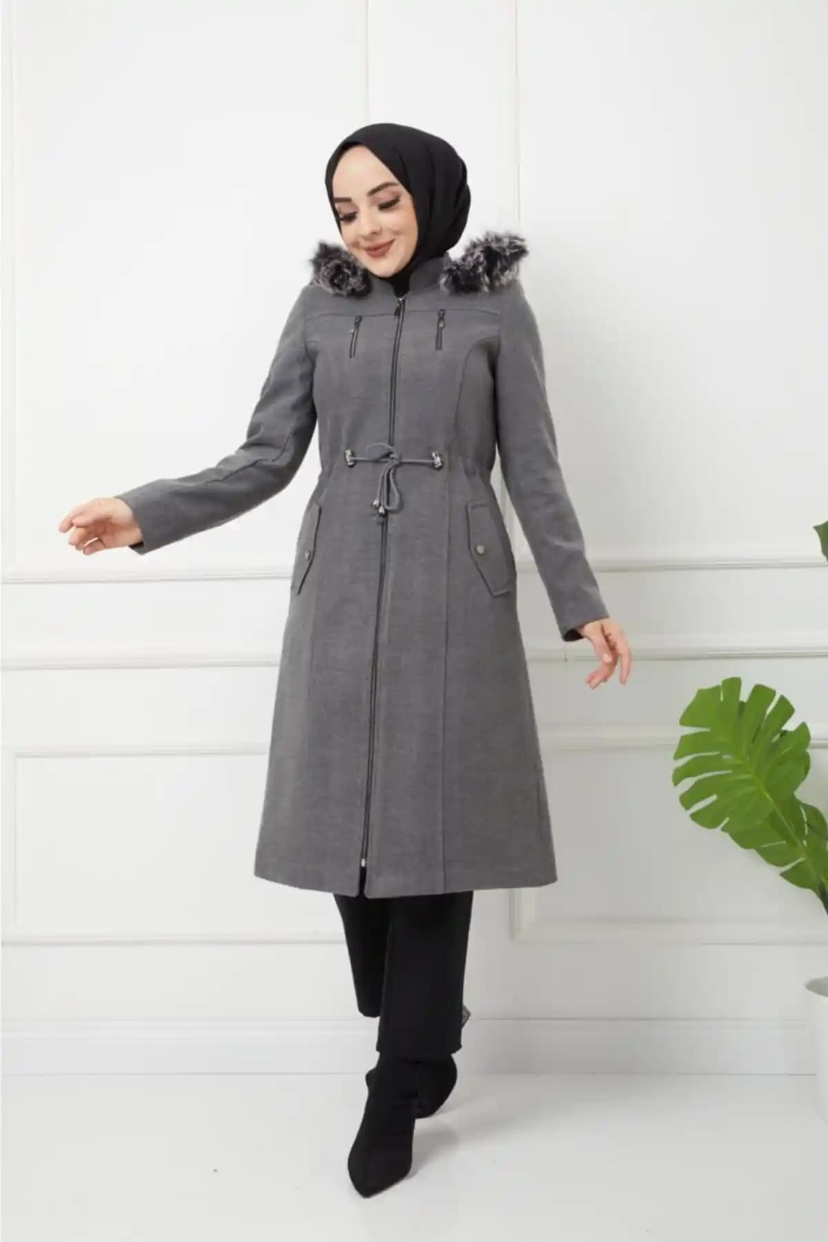 Kapşonlu Kaşe Kabanlar: Kış Aylarının Şıklık ve Konfor Simgesi