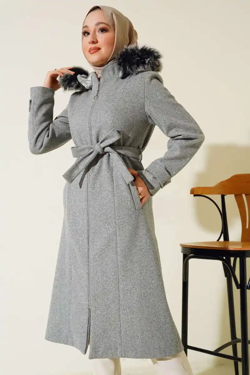 Kapüşonlu Kaşe Kabanlar: Moda Trendleri ve Bakım İpuçlarıyla Şıklık ve Fonksiyonellik