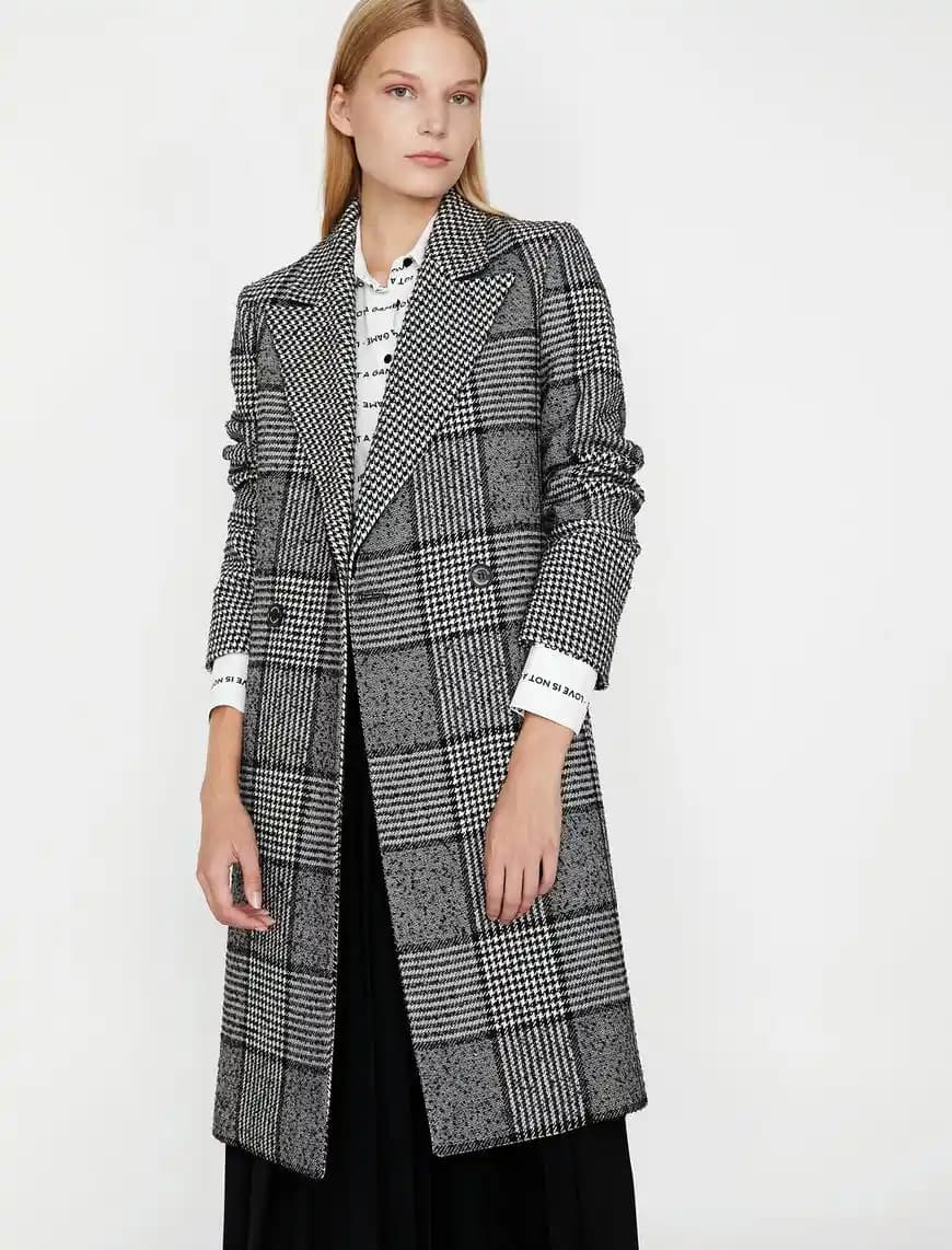 Kareli Kaban Modelleri: Moda ve Fonksiyonelliğin Birleştiği Stil Rehberi