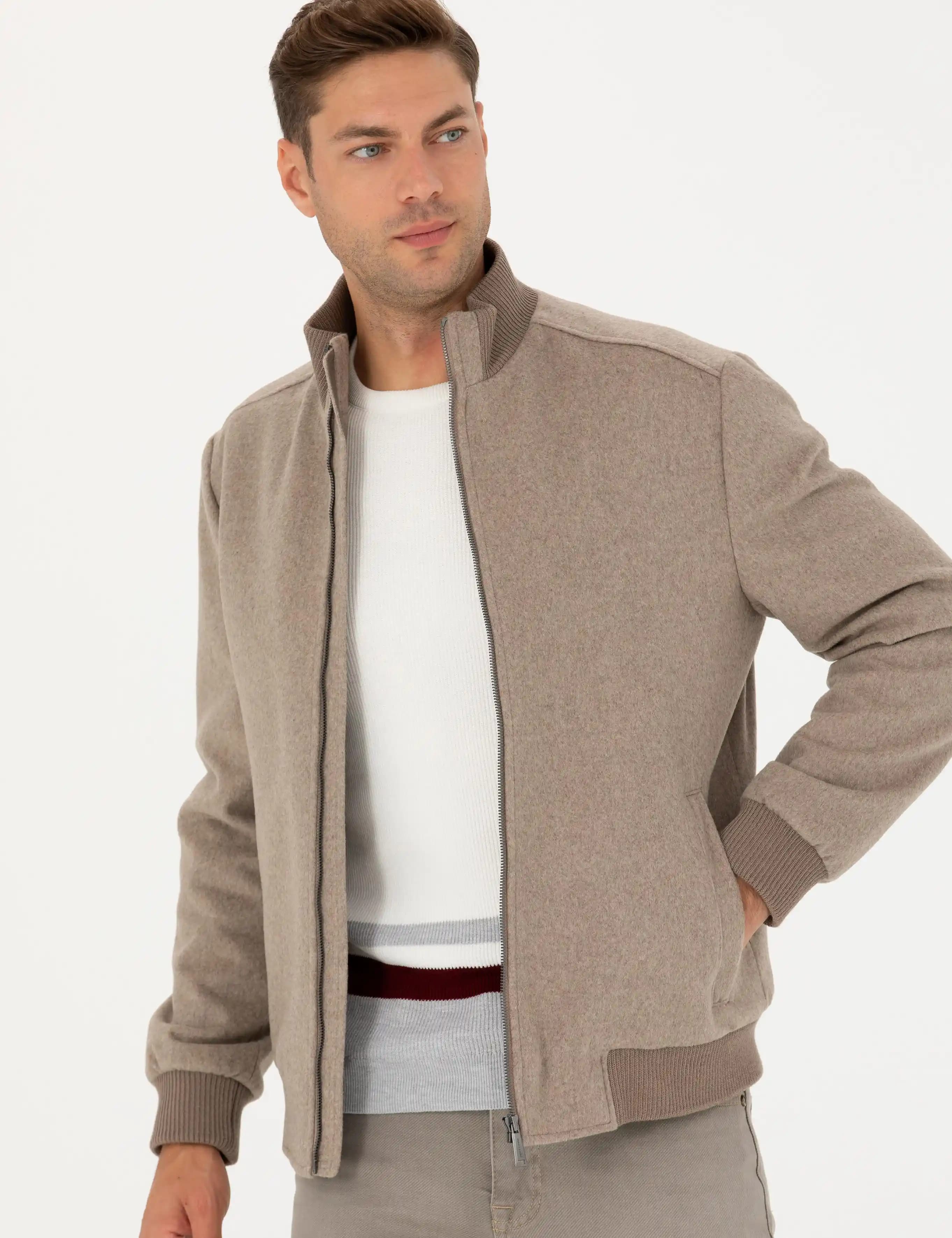 Kaşe Mont Modelleri: Kış İçin Şık ve Fonksiyonel Seçenekler ve Trendler