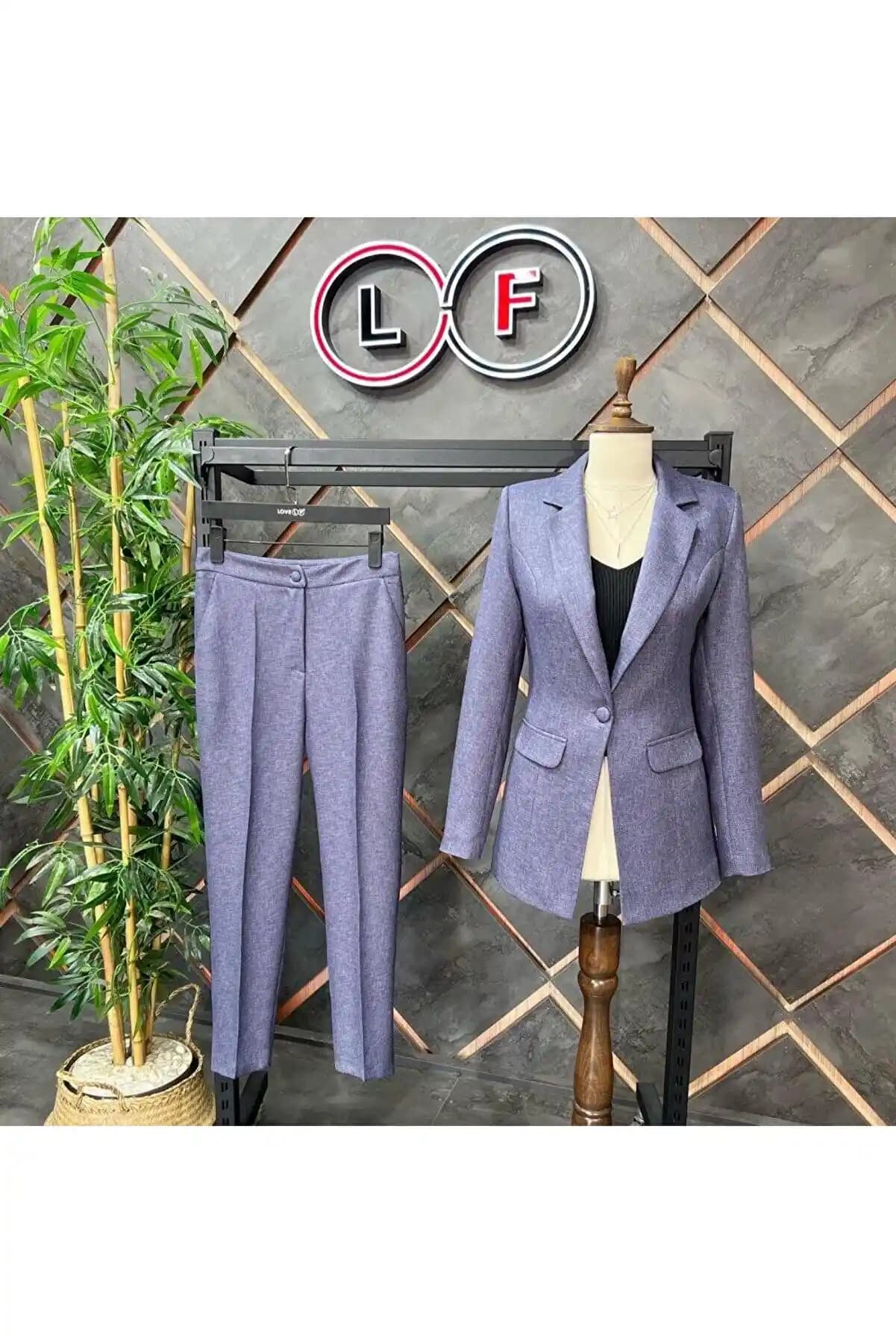 Kaşe Takım Elbise: Moda Dünyasında Zamansız ve Şık Bir Parça