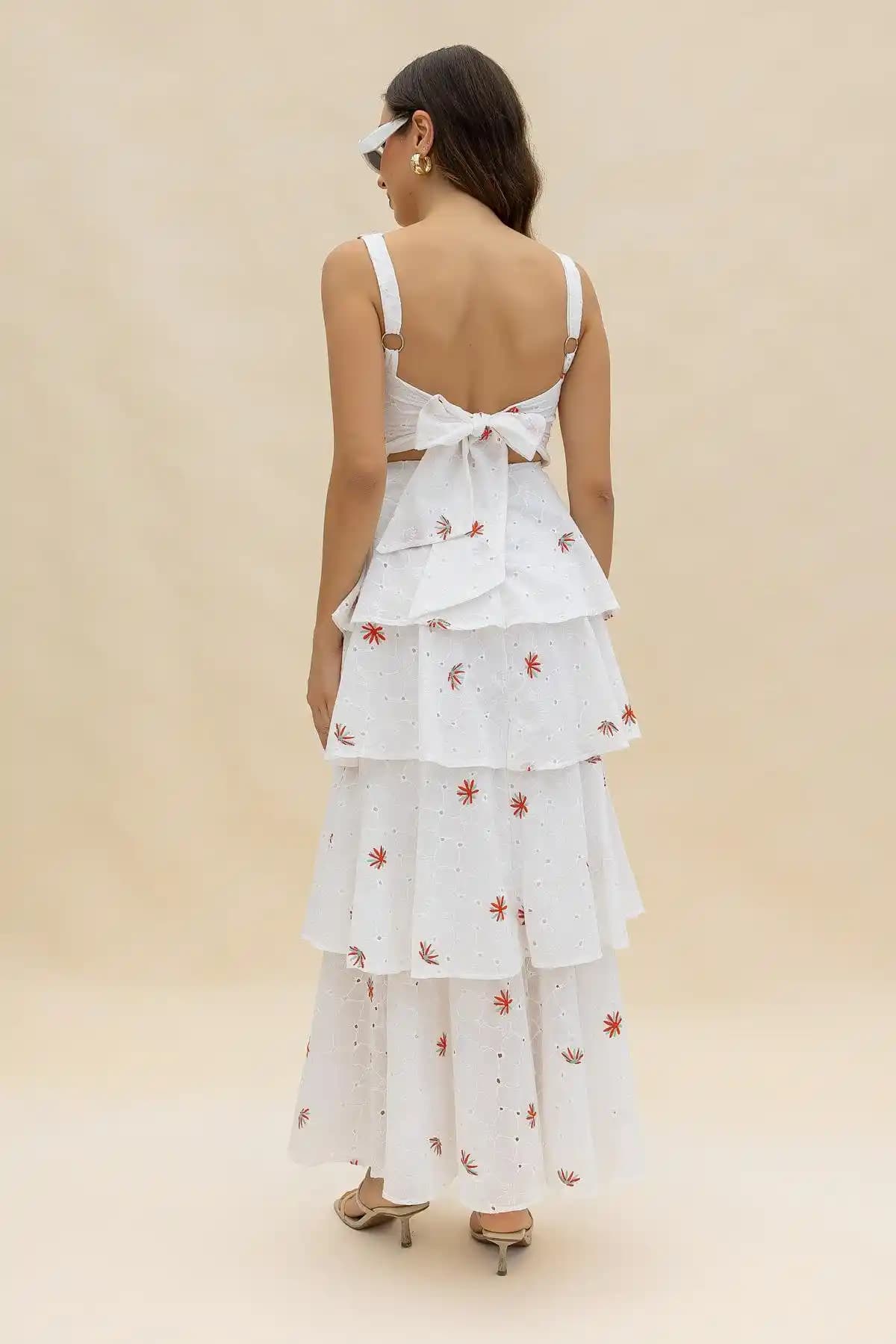 Katlık Elbise Nedir? Güncel Moda Trendleri ve Stil Önerileri