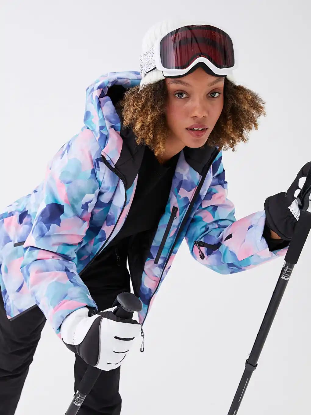 Kayak Kıyafetleri Outletleri: Moda ve Fonksiyonelliğin Uyumuyla Şık ve Uygun Fiyatlı Seçenekler