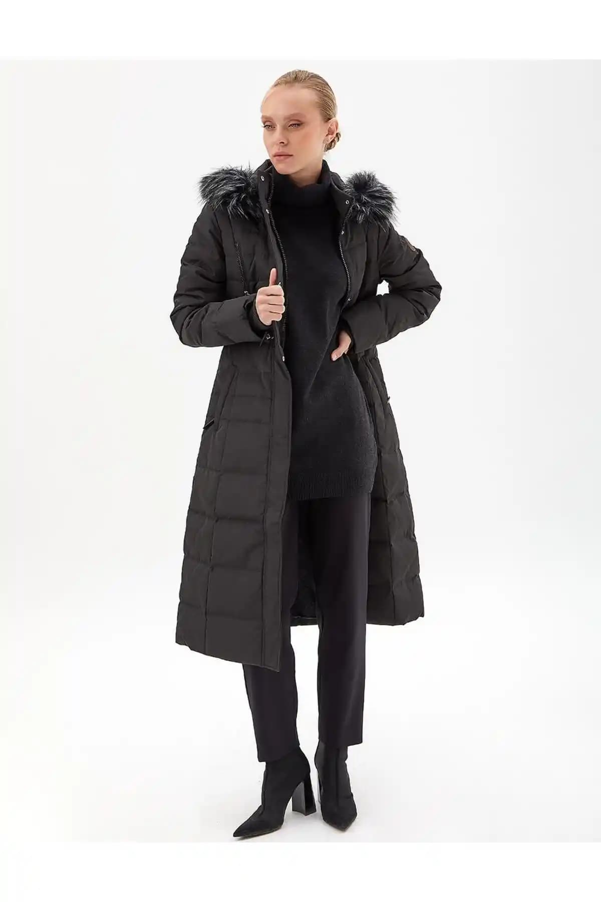 Kayra Kaz Tüyü Kabanlar: Kış Modasında Sıcaklık ve Şıklığın Buluşması