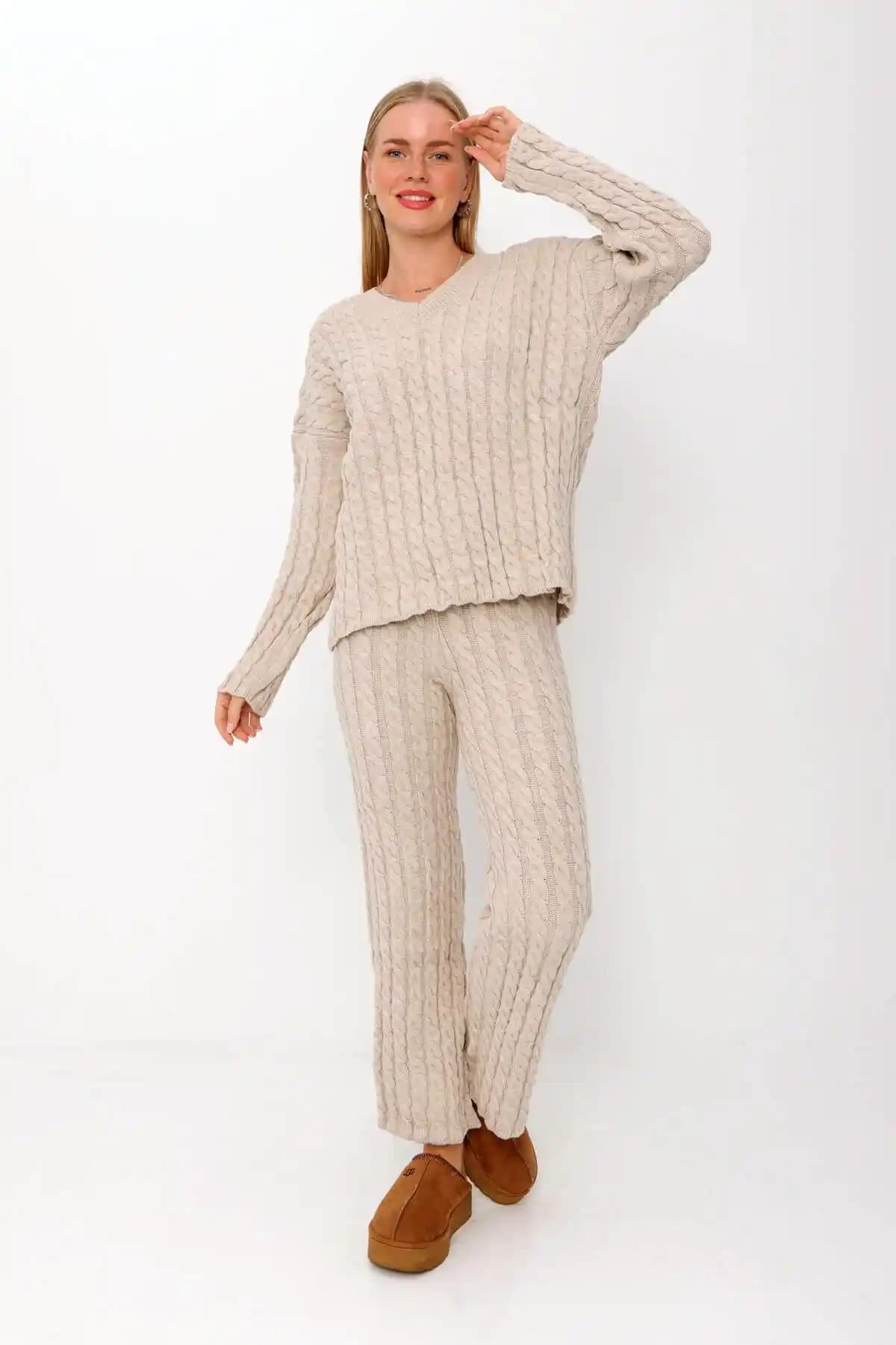 Kazak Pantolon: Moda ve Rahatlığın Birleştiği Çok Yönlü Giyim Parçası