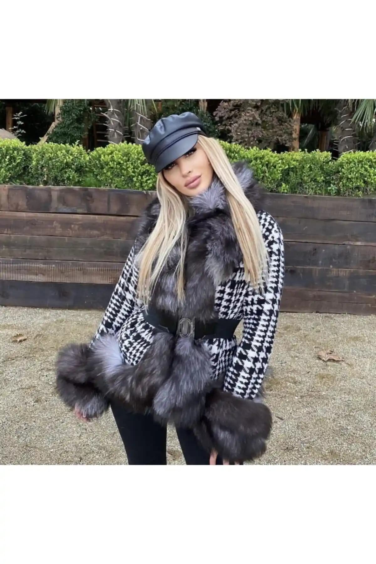 Kazayağı Montlar: Kış Modasında Zamansız Şıklık ve Kombinasyon Önerileri