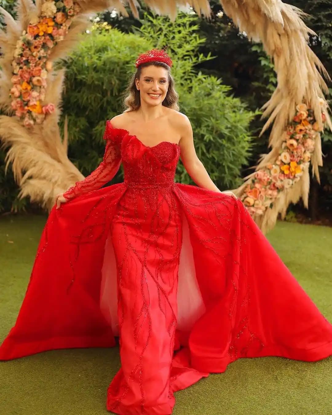 Kinalık Elbise: Gelenekselden Moderne Moda Yolculuğu ve Tasarım İpuçları