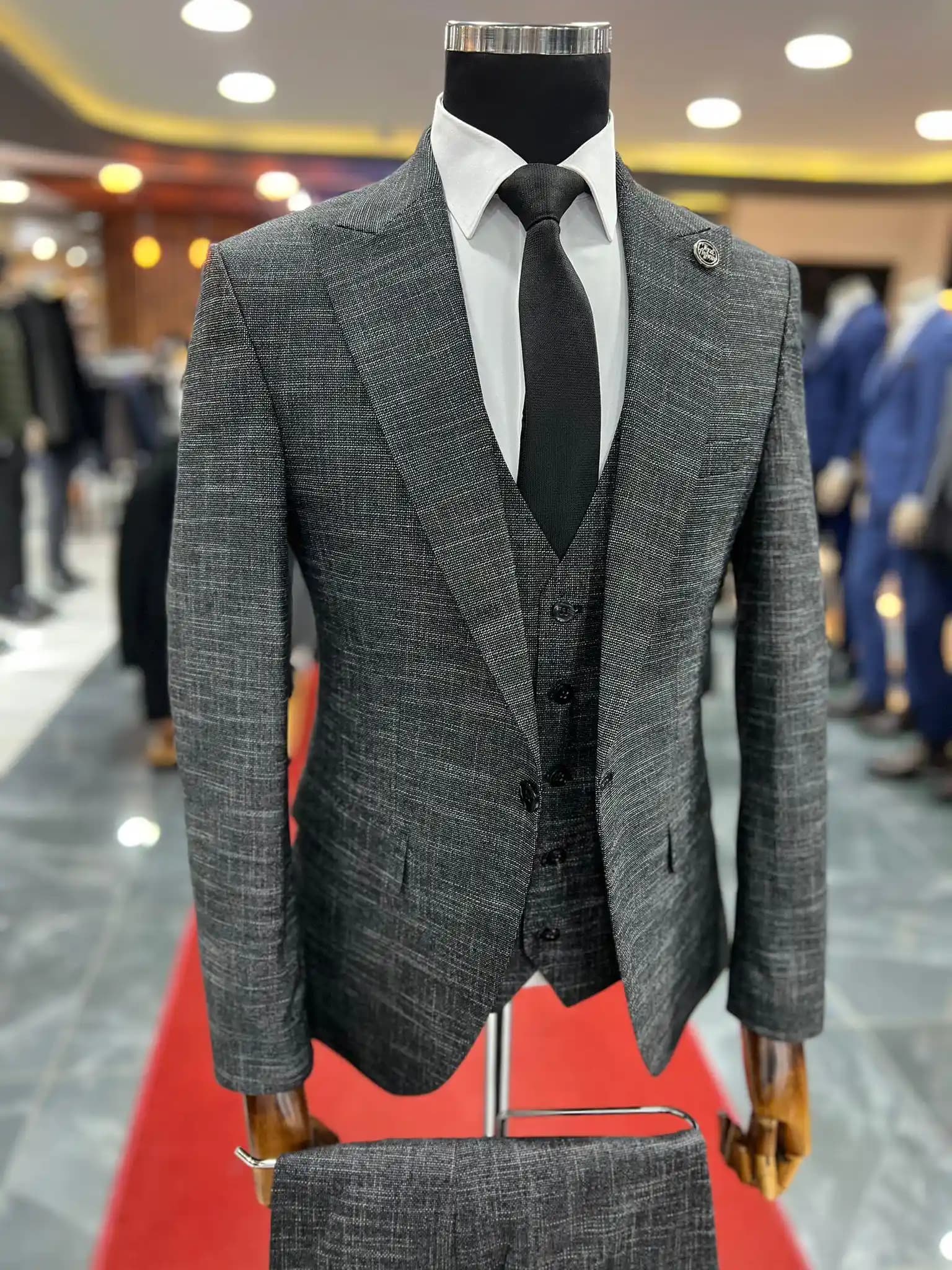 Kırçıllı Takım Elbise: Modern ve Zamansız Şıklık İçin Stil Rehberi