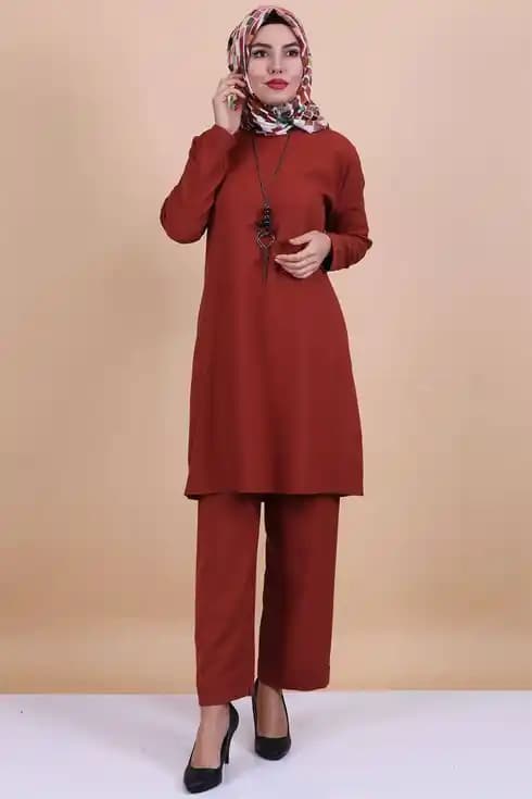 Kiremit Pantolon Kombinasyonları: Günlük, İş ve Gece Şıklığı İçin Stil Rehberi