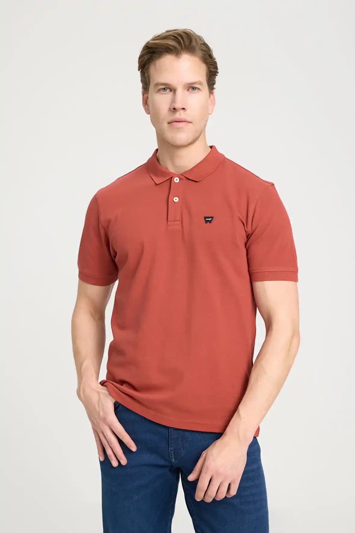 Kiremit Rengi Polo Yaka Tişörtler: Moda Dünyasında Sıcak ve Şık Bir Seçenek