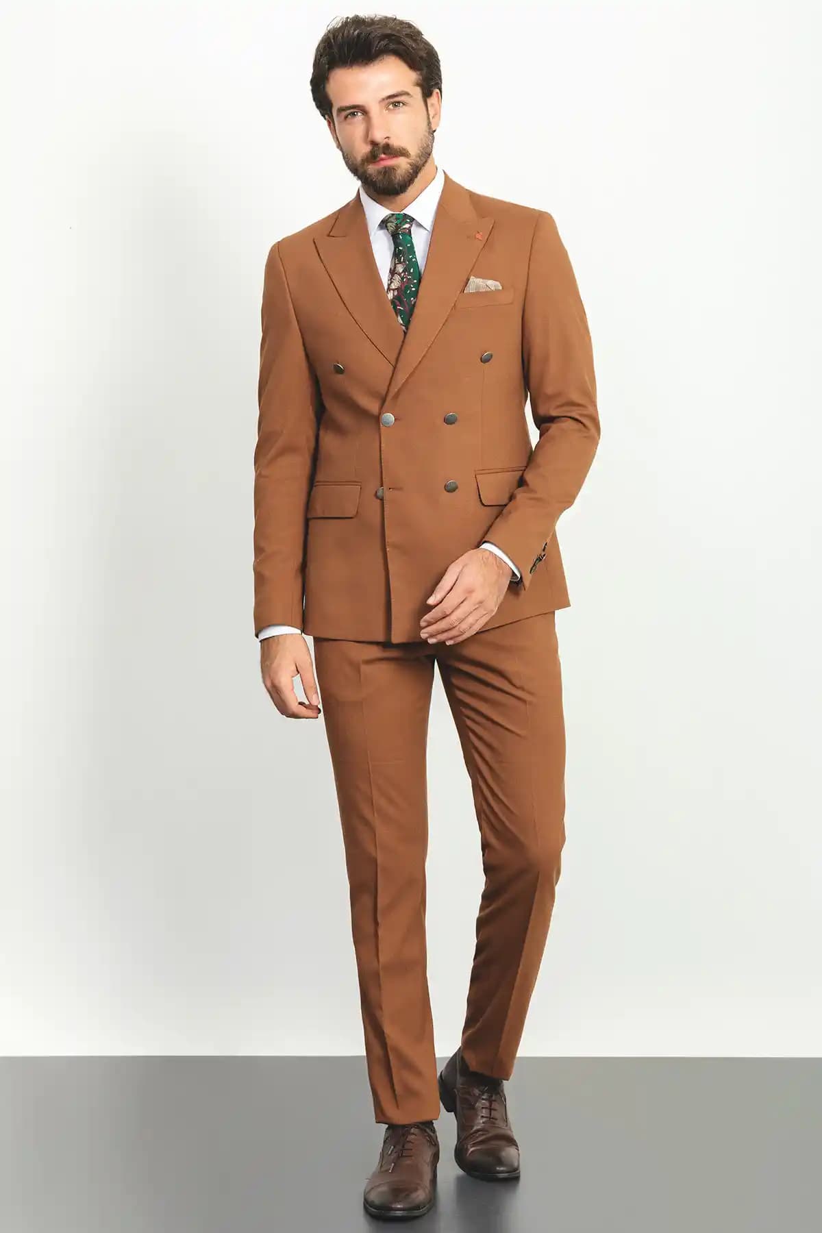 Kiremit Rengi Takım Elbise: Moda ve Kombinasyon İpuçlarıyla Zarif Bir Seçenek