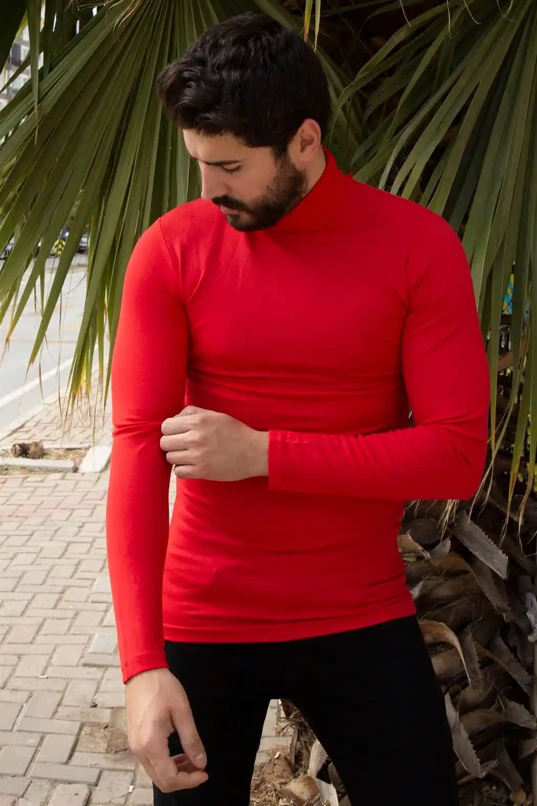 Kırmızı Boğazlı Kazaklar: Kış Modasında Şıklık ve Sıcaklık Bir Arada