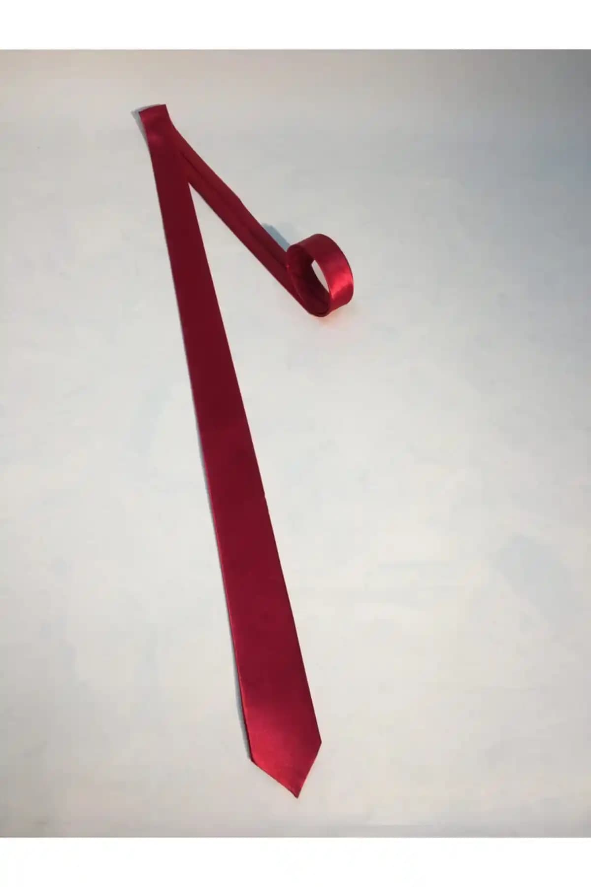 Kırmızı Kravatın Moda Dünyasındaki Yeri ve Stil İpuçları